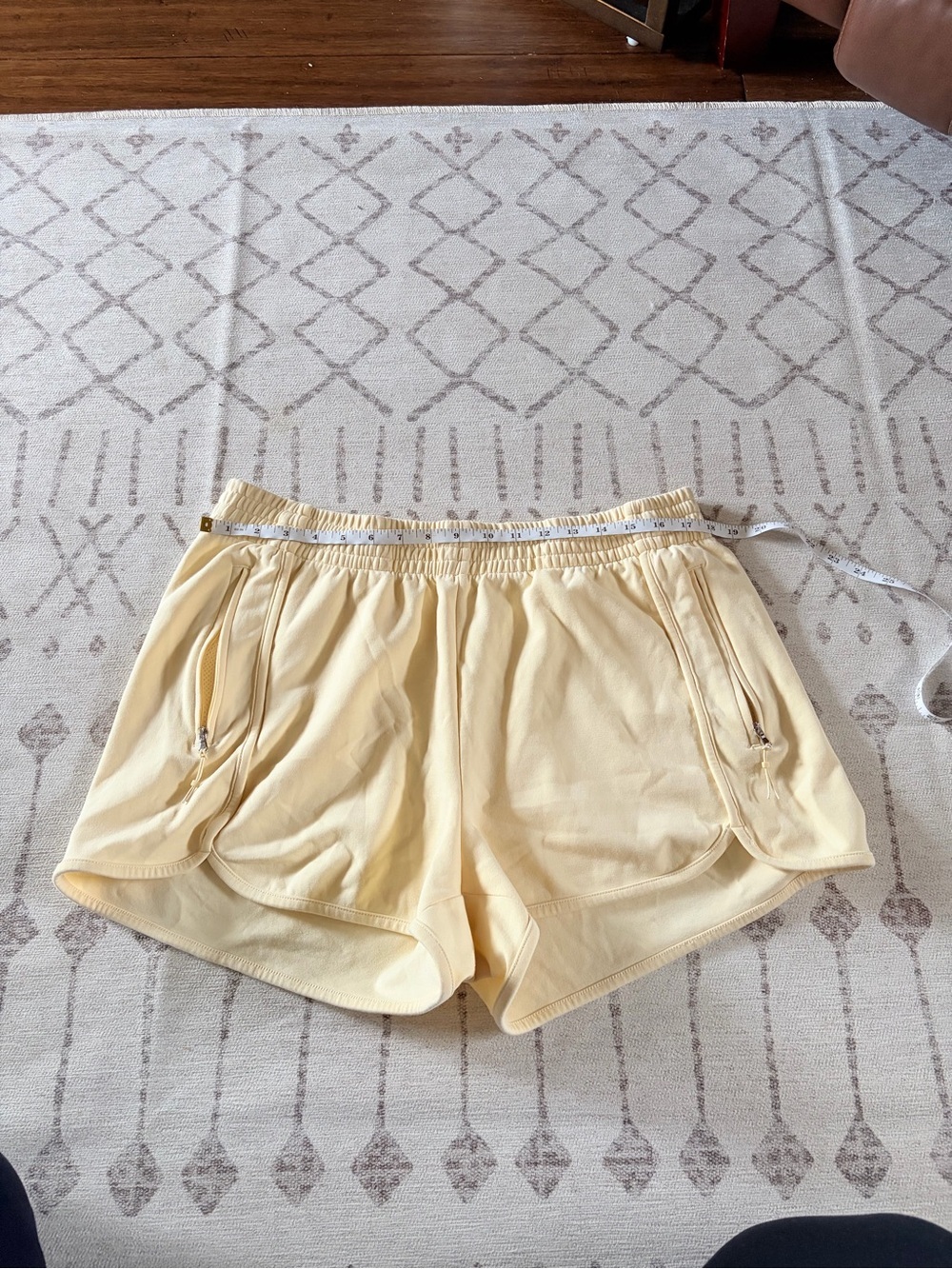 Old Navy Dynamic Fleece Light Yellow Athletic Zip-Pocket 3 inch Shorts - Picture 7 of 11